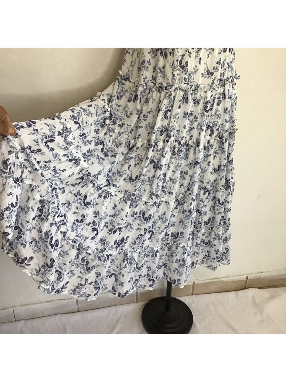 Moon River Women Elegant White Blue Floral Tiered Backyard Party Maxi Dress M - Picture 7 of 13